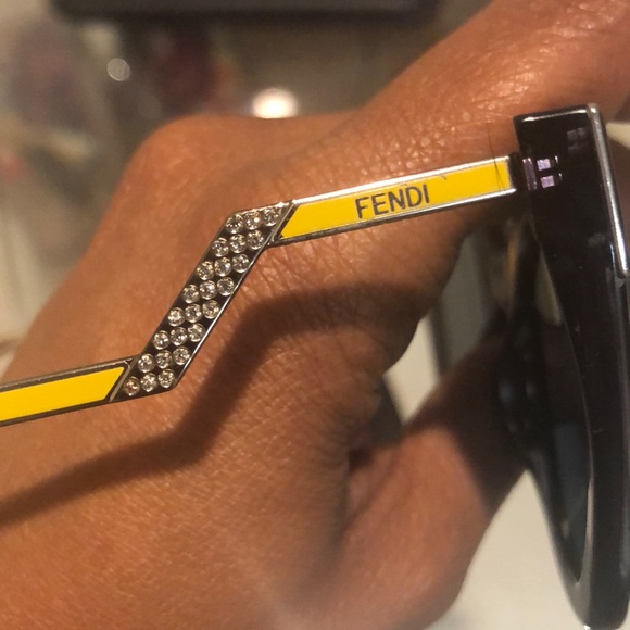 Fendi Shades leather case and dust cloth - Picture 2 of 4